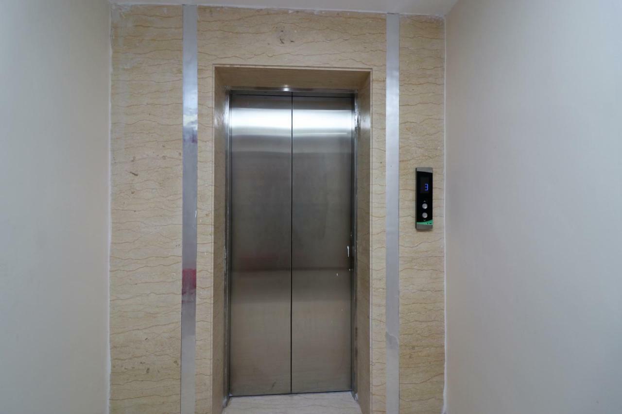 Capital O 37152 Naveen Continental Allāhābād Junction Exteriör bild