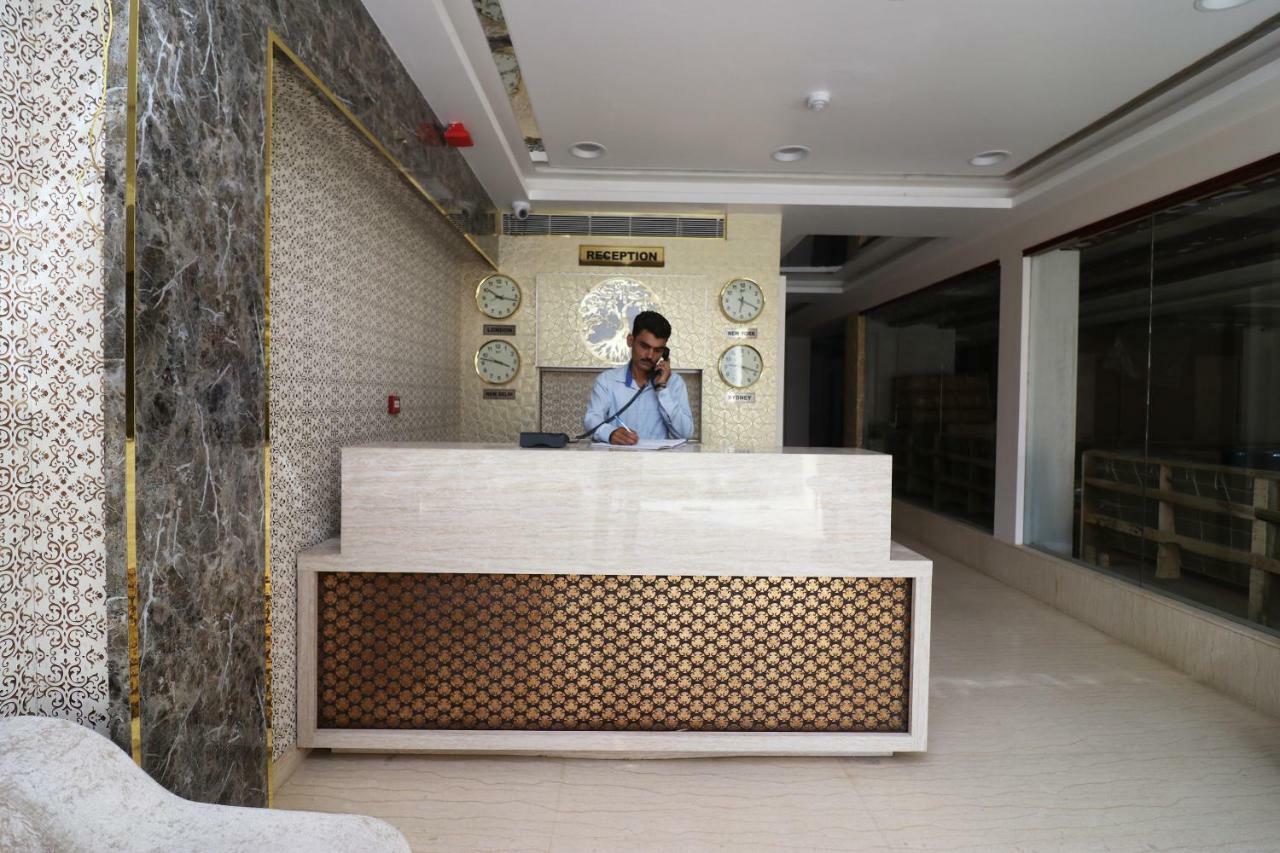 Capital O 37152 Naveen Continental Allāhābād Junction Exteriör bild